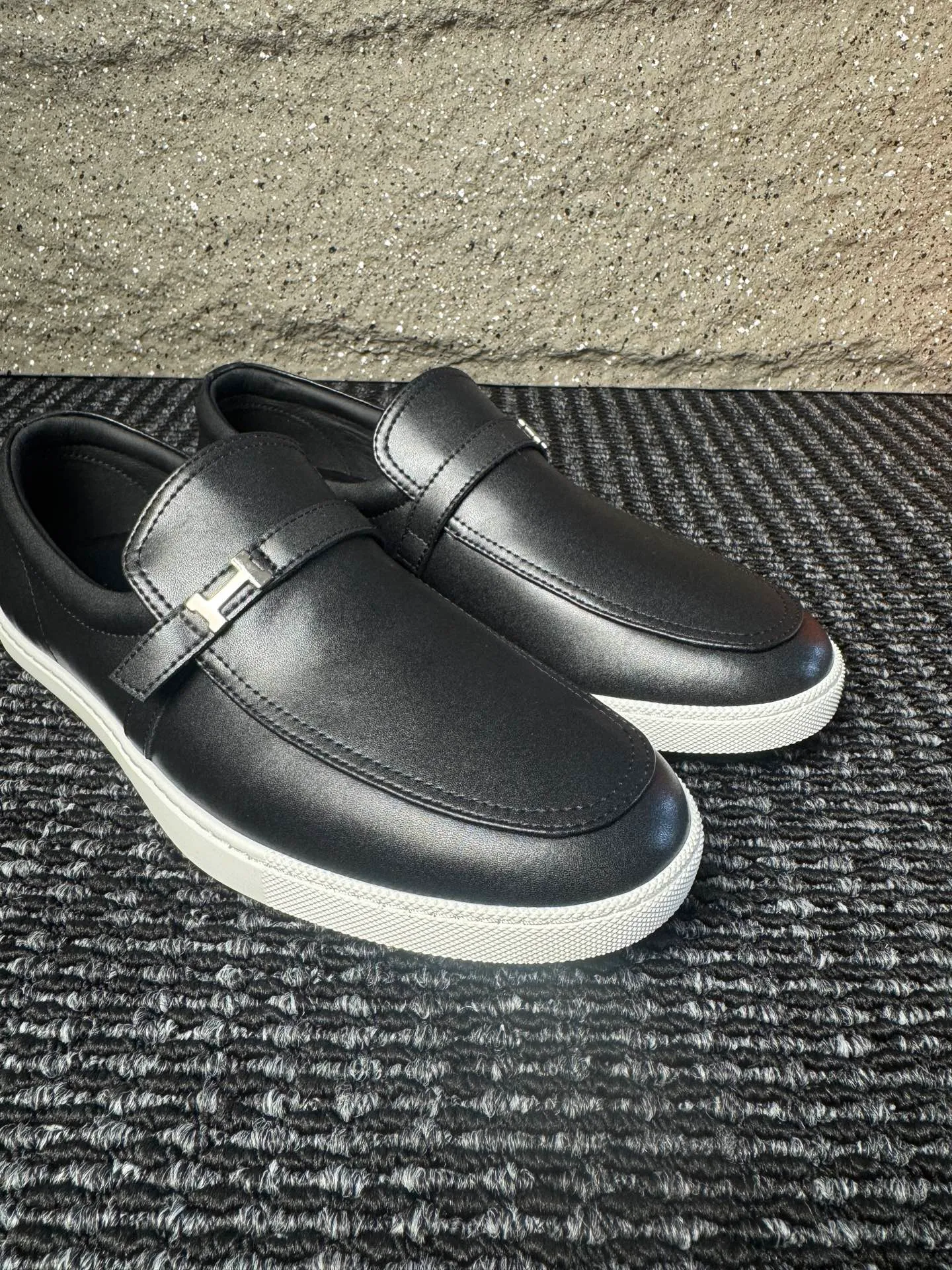 Men's men's shoes 💰440 [New style] 🪷🪷[HERMES] Hermès - High-end quality, the same style as the official website - Upper: 🔝 Nappa calfskin, with iconic H metal - Lining: water-dyed cowhide - Outsole: ultra-light TPU molded outsole - Ultra-high quality control·Fine workmanship: highlighted (high-end·luxury·grade) -Size: 38-44 (45 can be customized)·